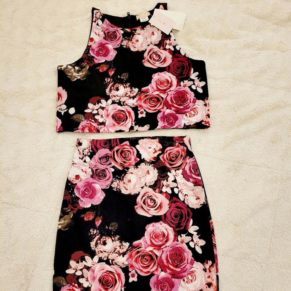 Crop top & Skirt